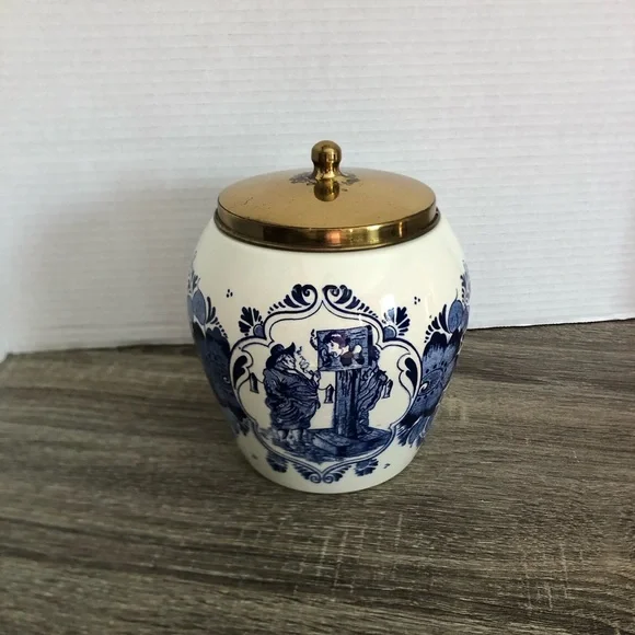 Classic Blue and White Ceramic Jar with Gold Lid - Picture 16 of 16